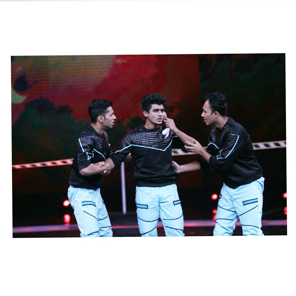 Nostalgia_trio's tweet photo. This weekend watch us perform using paper as our prop 📃
#nostalgia #danceplus3 #starplus https://t.co/Ynp4H8qyDp
