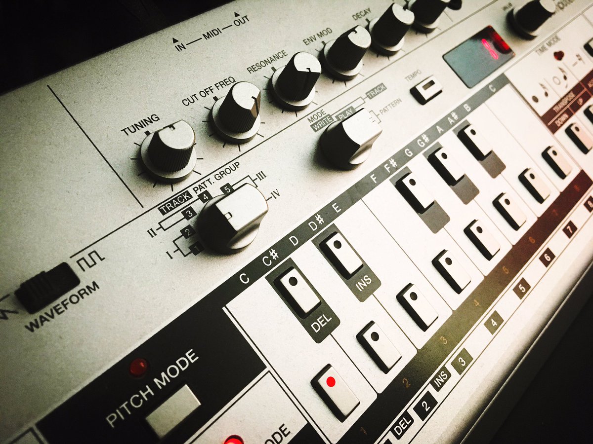 BuffoutBoy's tweet photo. Working on 3 tracks - and TB03 found a way in all of them #bassmusic #Electro #synthwave https://t.co/HJqh4rTrTc