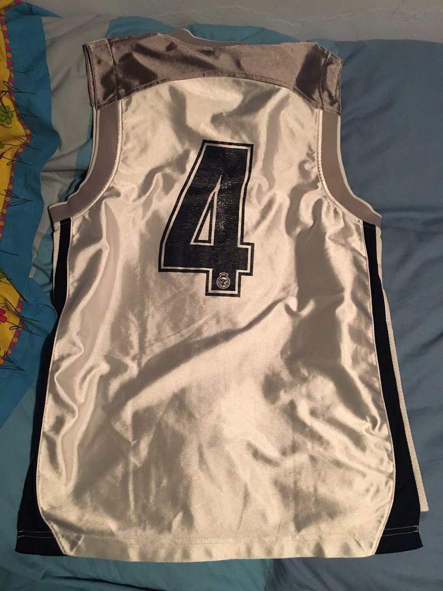 fulgencio79's tweet photo. @RMBaloncesto 2000/01 #albertoangulo #raullopez #matchworn https://t.co/Vgbyvd7HBr