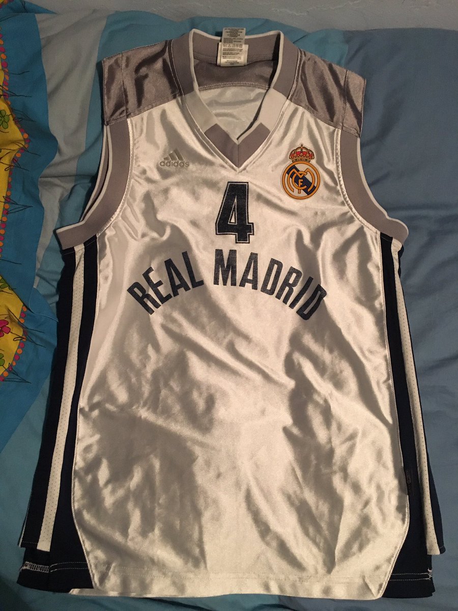 fulgencio79's tweet photo. @RMBaloncesto 2000/01 #albertoangulo #raullopez #matchworn https://t.co/Vgbyvd7HBr