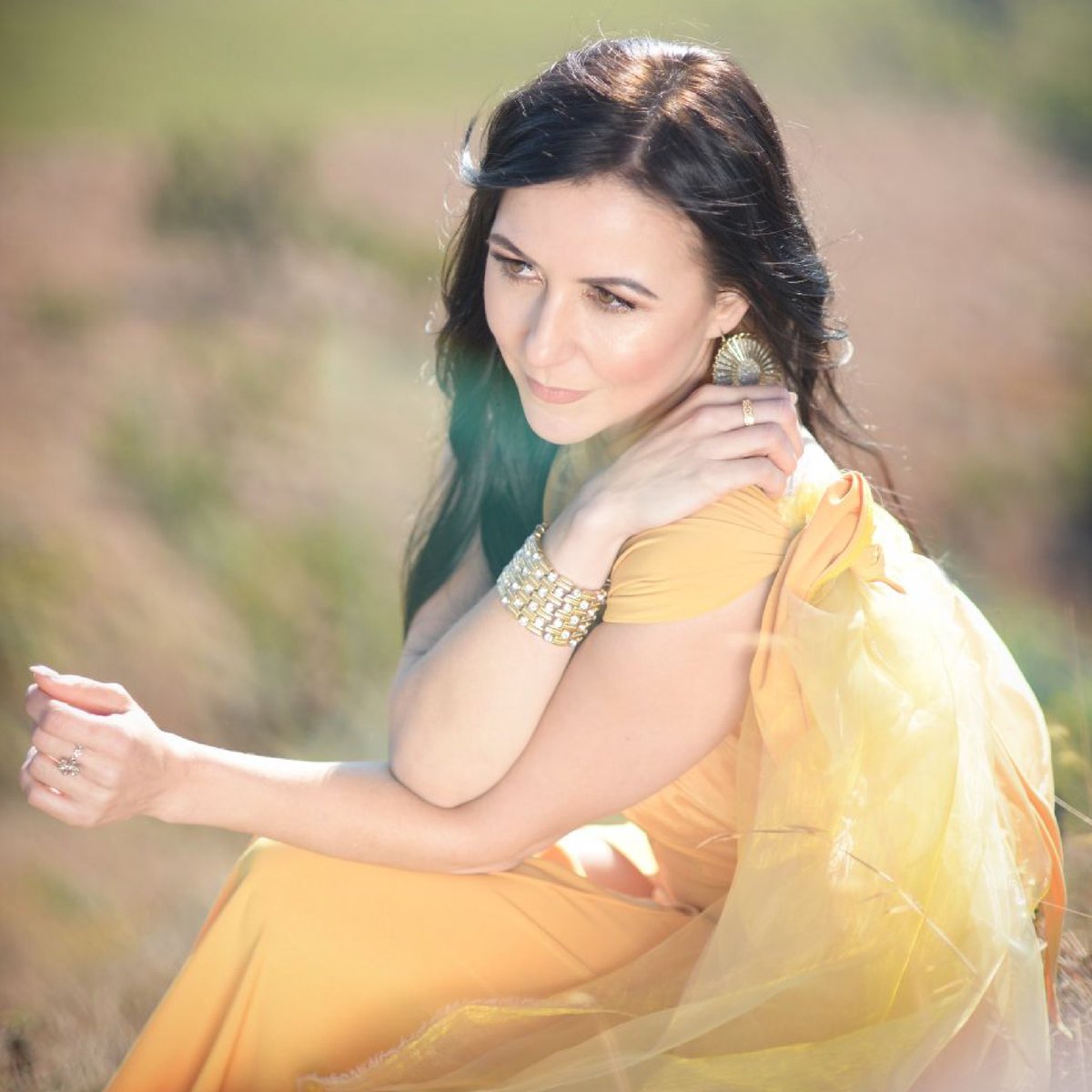 AfrIsGroot's tweet image. @MoniqueSteynSA het die week 'n video vir haar nuwe lied, Die Boom, wat einde Augustus loods, geskiet. Kyk die steel-fotos. #Mosaïek