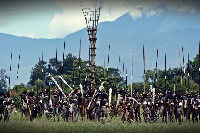 pro2wamena's tweet photo. Festival Lembah Baliem pda mulanya adlh acara perang antar Suku Dani, Lani &amp; Suku Yali sbgai lambang dari makna kesuburan dan kesejahteraan. https://t.co/RIFK2BXpFt