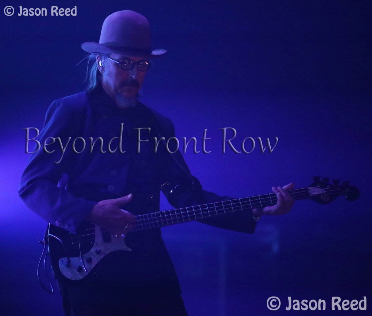 BFrontRow's tweet photo. Blue suede shoes. Les Claypool (@primus) rocking out in Hard Rock Cafe, Las Vegas 8/9/2017. #BeyondFrontRow #Primus https://t.co/7cIMChv24T