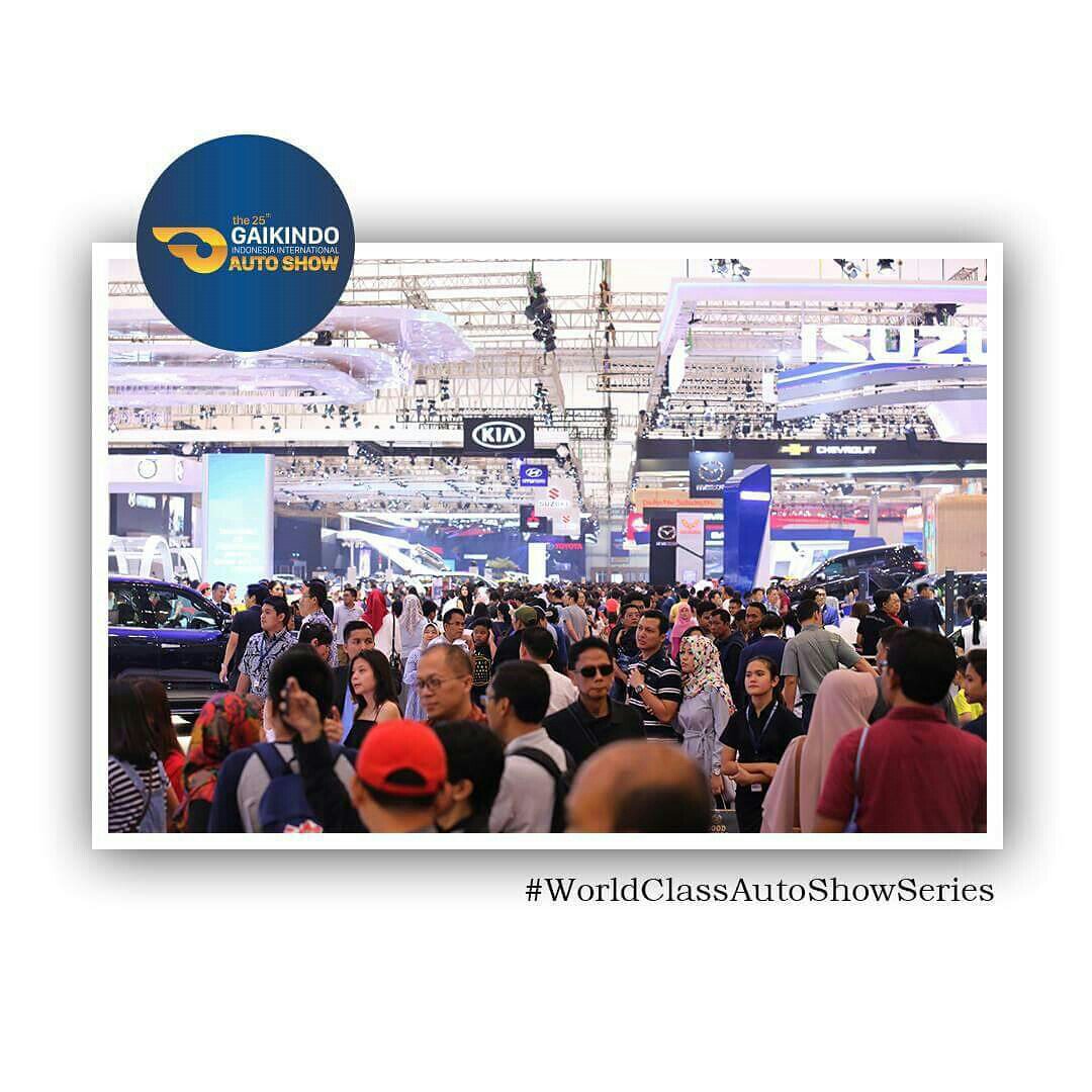 kabarotocom's tweet photo. Suasana hari ke 3 #GIIAS2017 dipadati pengunjung
#GIIAS2017 #PameranmobilAgustus #DriveinAugust https://t.co/UyXQ7jljwg