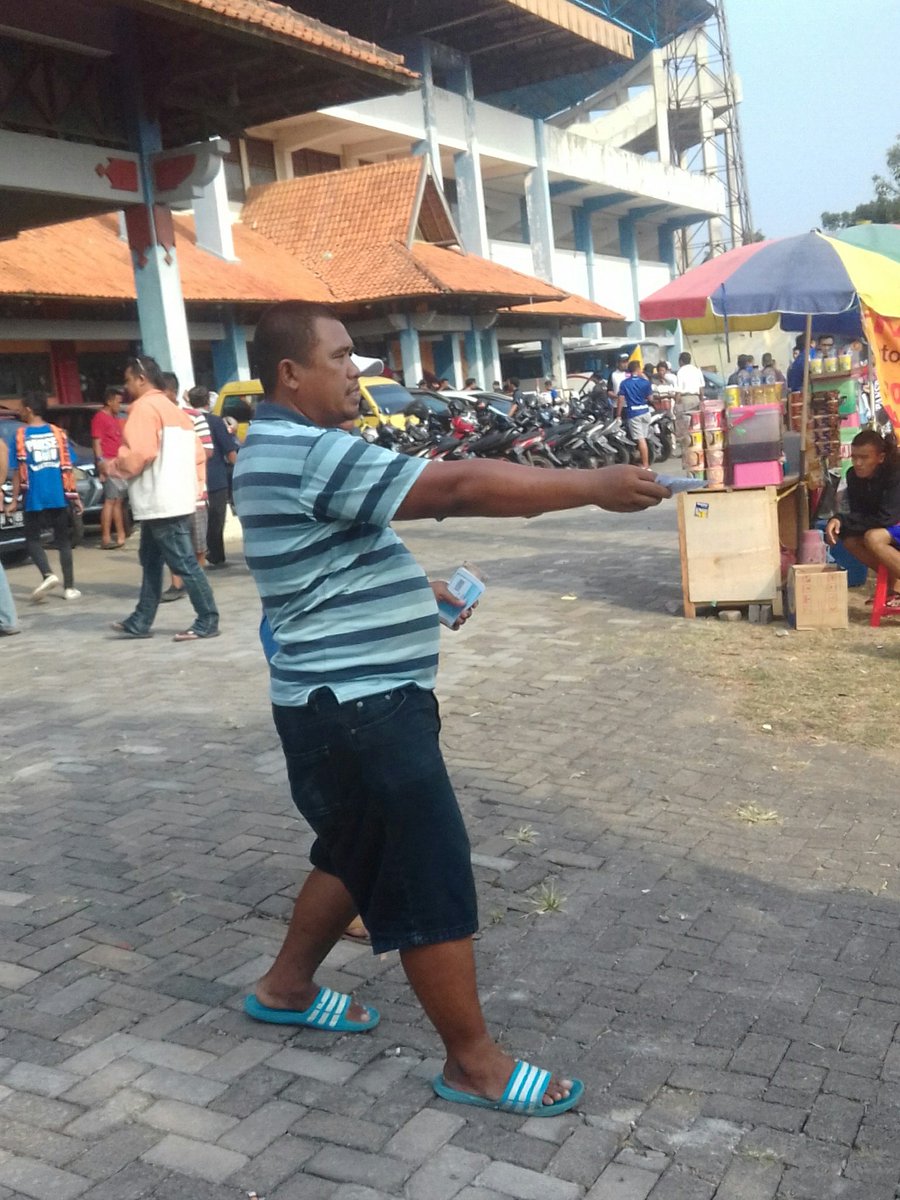 tirtoo_waluyo's tweet image. Salah satu caloo yang membabat habis tiket barat 😁😁