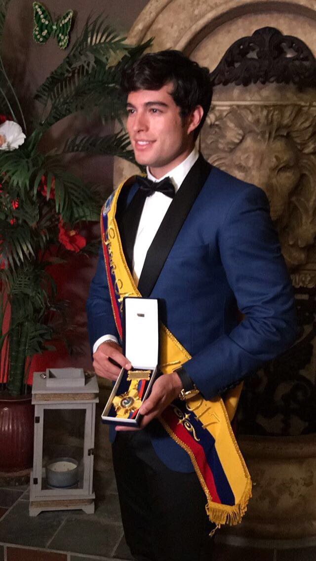 DaniC_FCPR's tweet photo. Tan Bello como siempre Dani @DaniloCarrera 😍😍 felicidades 👏🏻👏🏻😍 https://t.co/HXd3Pfd5wj