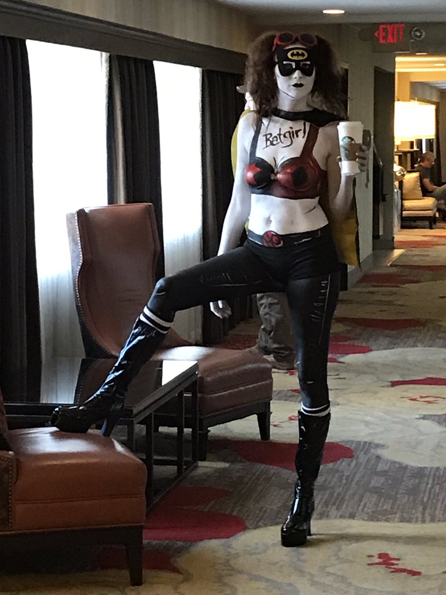 ThePinkPitbull's tweet photo. #infinicon day 1.  #HarleyQuinn is #BatGirl. #GeorgeWashington brought hella #rights but only if they are #glutenfree https://t.co/lZL05gJlUN
