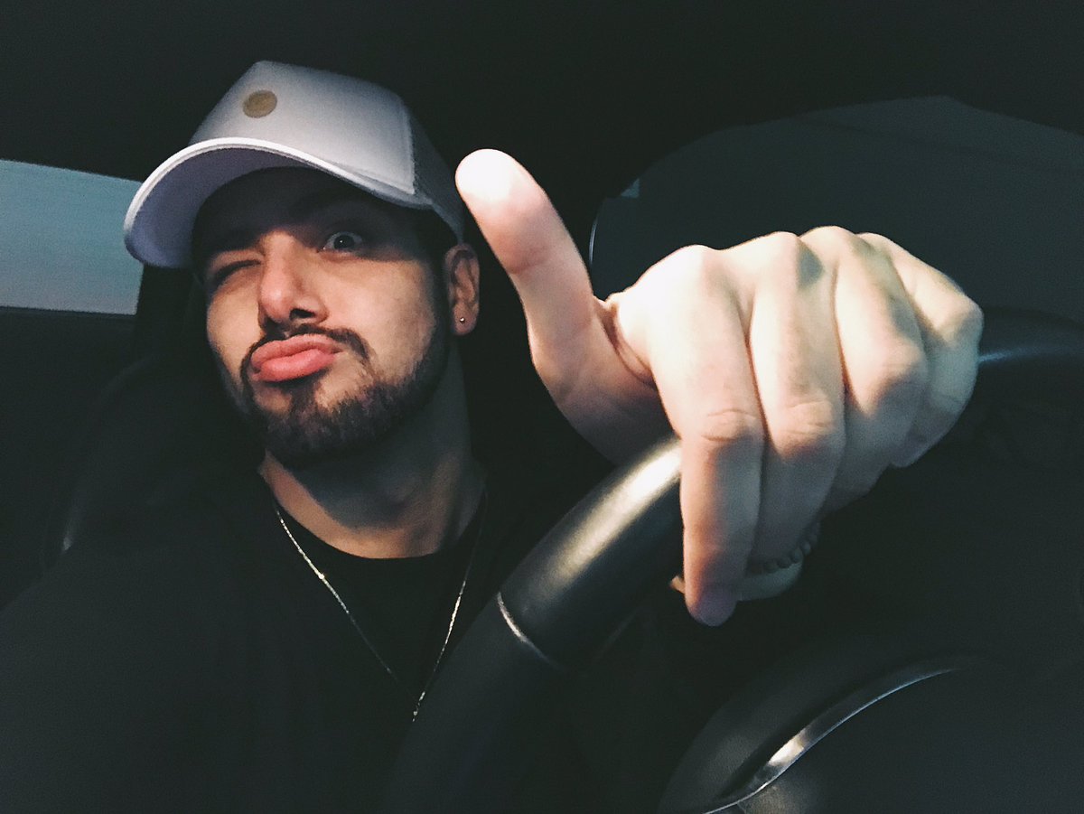 t3ddyyyyy's tweet photo. to indo neste exato momento pra ribeirão preto dirigindo,,,,,,,

rezem pra que eu não bata e consiga passar o dia dos pais com meu pai 💙✨ https://t.co/ABbH27EOk7