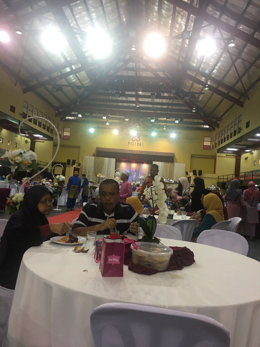 SyahrulAzni's tweet photo. Wedding 1st . (@ Mini Stadium Bistari in Melaka) https://t.co/ZE43tZEnpq https://t.co/xVlyfYdR2B