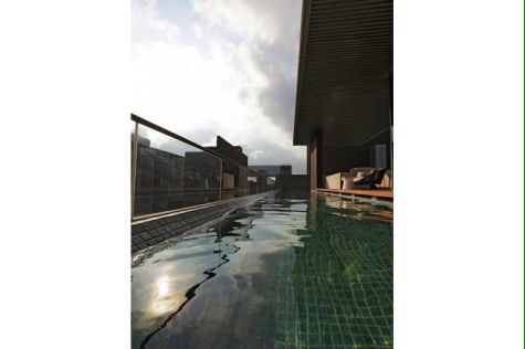KalpanaBT's tweet photo. Bungalows in the sky: Private pool in a #penthouse at Leedon Residence #Singapore #GuocoLand https://t.co/LQrCIbRCZh https://t.co/Q9YtOPJeR2