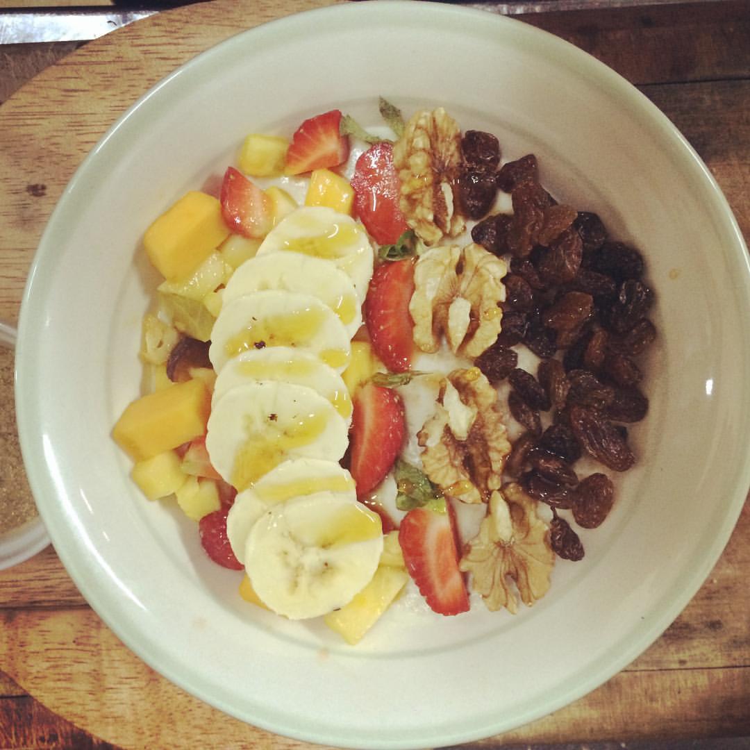 TheFatCrabLK's tweet photo. #LetsBrunchSL menu
• Oats Breakfast Bowl • topped with fresh fruits, nuts and sprinkles with bees honey.
#Colombo #SriLanka #Lka https://t.co/AZ9jHSysLE