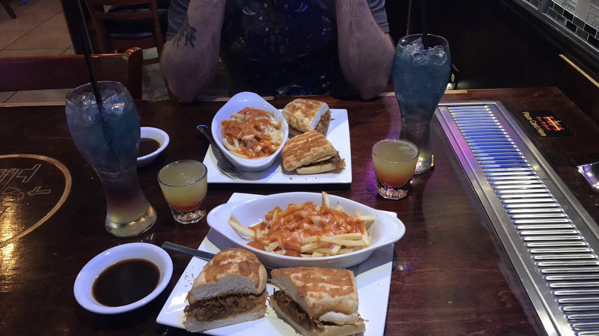 absolutezero83's tweet photo. @DC_Douglas @Voopy_ #couplesgoals #purplecrush #ironman #tigerfries #pulledporksandwhich https://t.co/gQN4cViUjZ