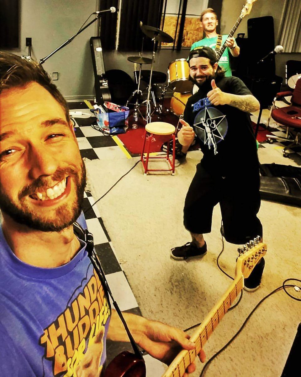dancingonfireCA's tweet photo. Had a kickass jam tonight! #ampeg #fender #jazzbass #telecaster #tayedrums #rockband #jamming #DOF2017 #dancingonfire #whatdofhuck #dof https://t.co/lyDLaufHdk