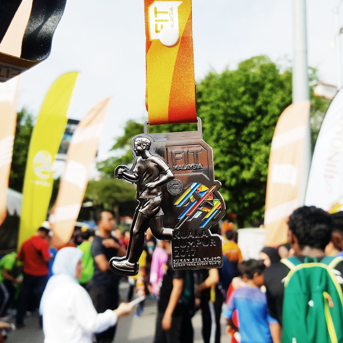 ikhwan88's tweet photo. Medal harini. Lawa. #kakisakit #10kmrun #Fitmalaysia #KL2017 https://t.co/uG7mPRv8eY