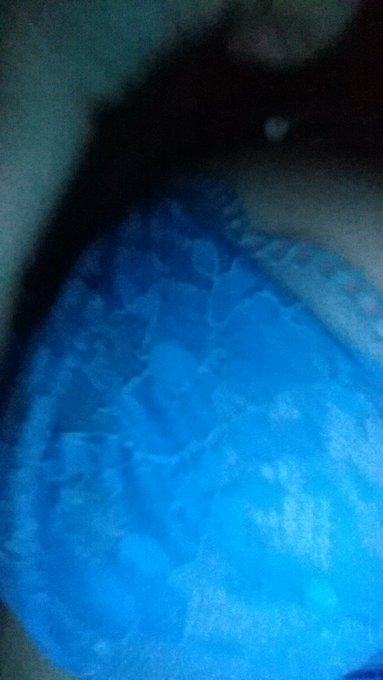 Quick titty picture while walking through town https://t.co/NI5DA56h0D