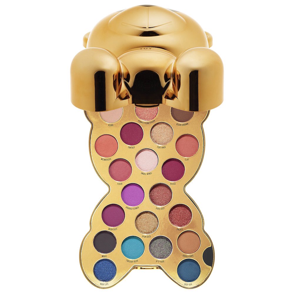 ClassySassySwag's tweet photo. Cannot 'Bear' it !
#moschinoxsephora makeup collection is so cuteπ
#beautytips #beautygoals #beautyreport #makeupbae #eyeshadow #makeupart https://t.co/9PXxZKNhRO