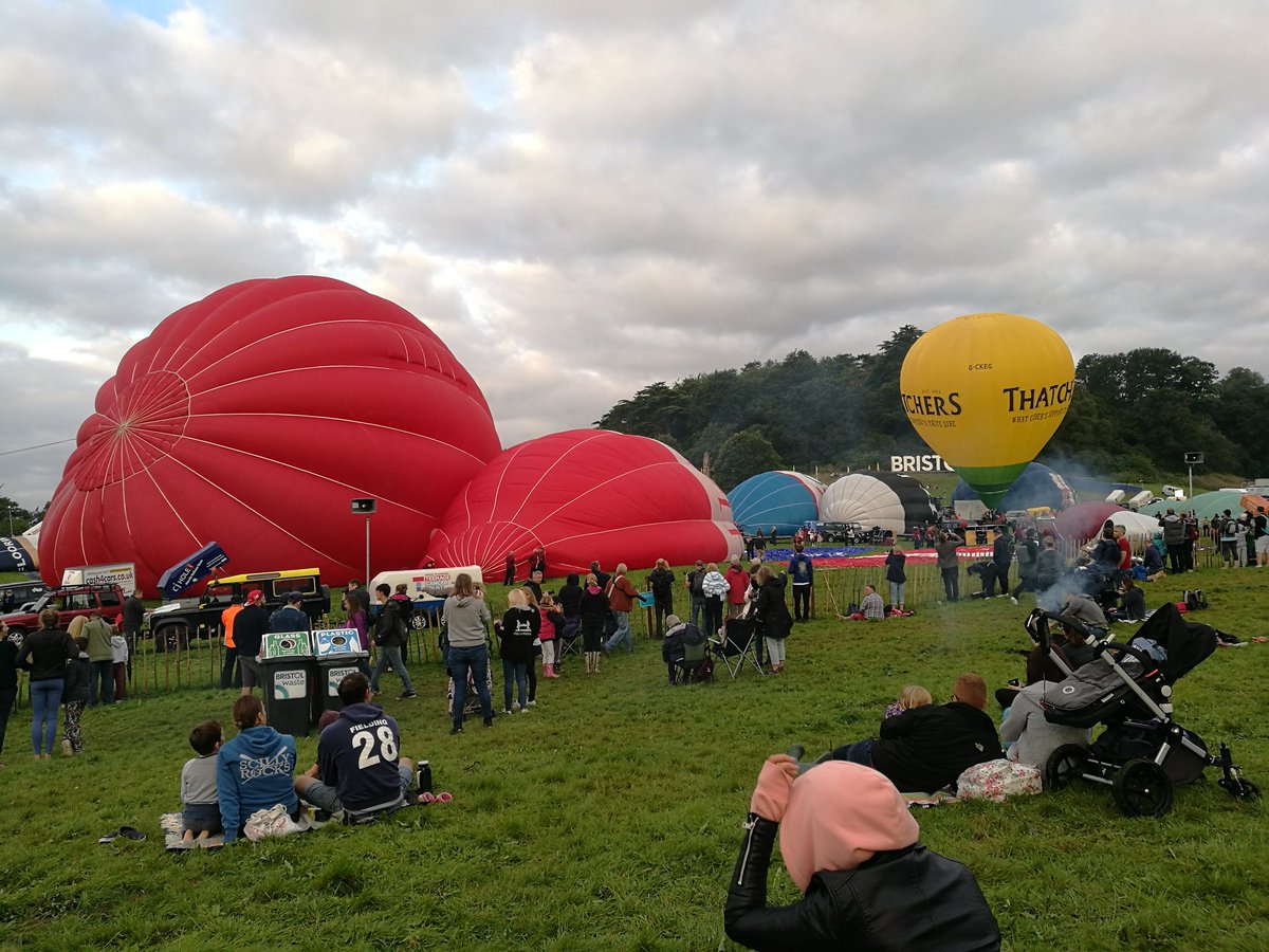 #BristolBalloonFiesta #balloon balloons getting ready to fly