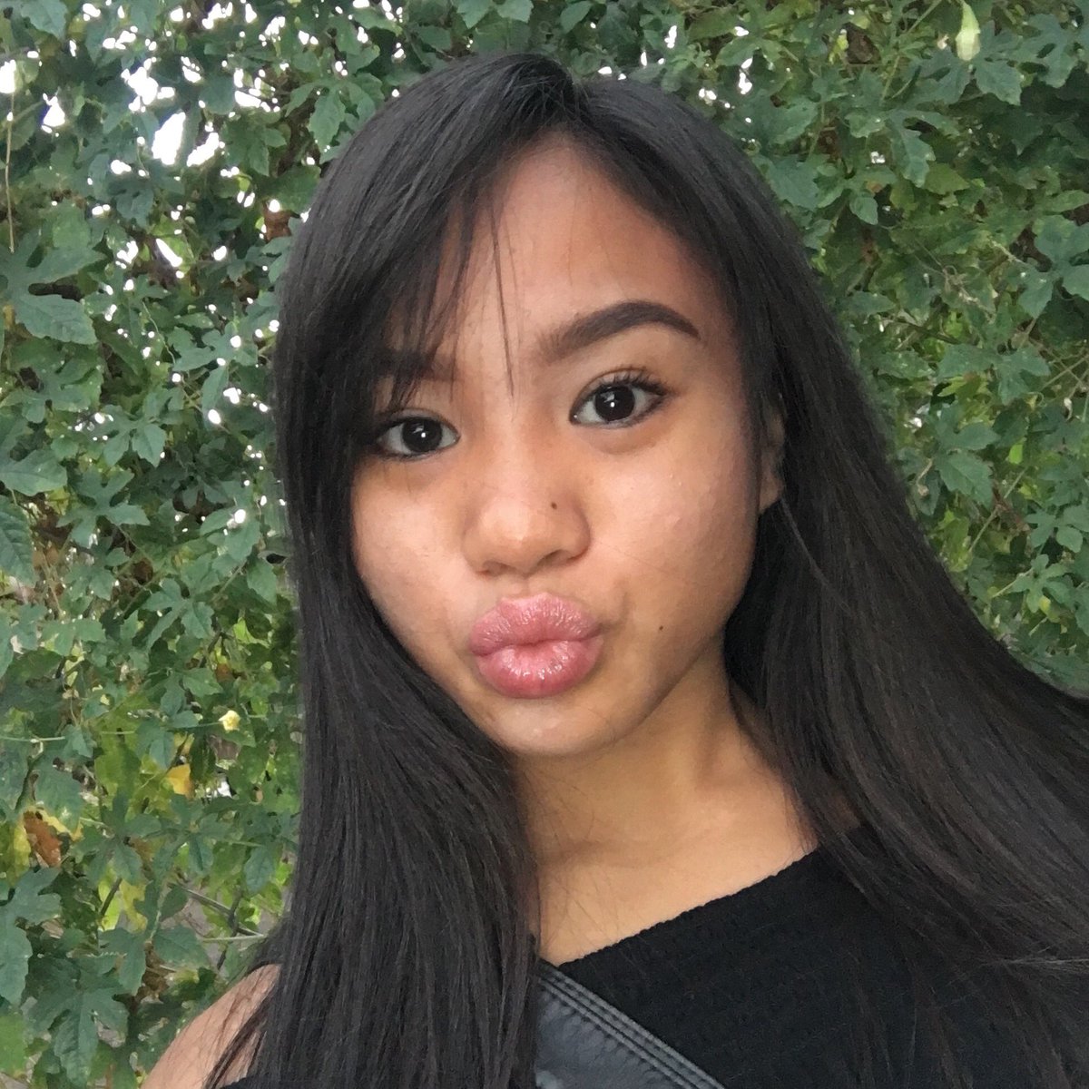 jerissannx's tweet photo. My background is not flowers ππ #beenamin #filipinosknow #nofilter https://t.co/Pwp6Lj5joo