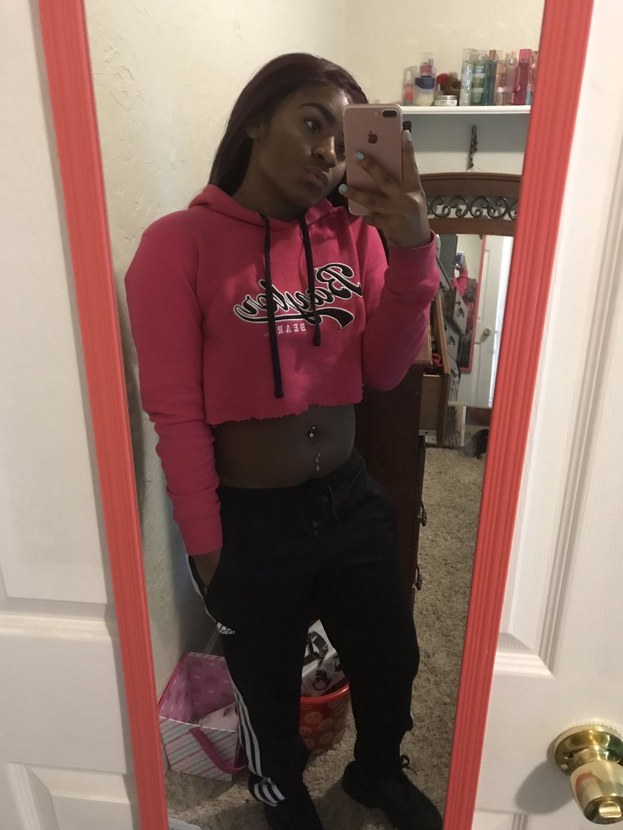 tarynrivera16's tweet photo. AMOS: For more pics of me in cut up clothes &amp; being weird 🤷🏻‍♀️💖🤤 simplicity_tary #lgbtbaddies #gotgay #homohomies https://t.co/SfRPyt43HB
