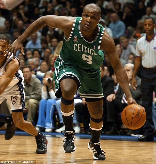 Happy Birthday to Antoine Walker who turns 41 today! 