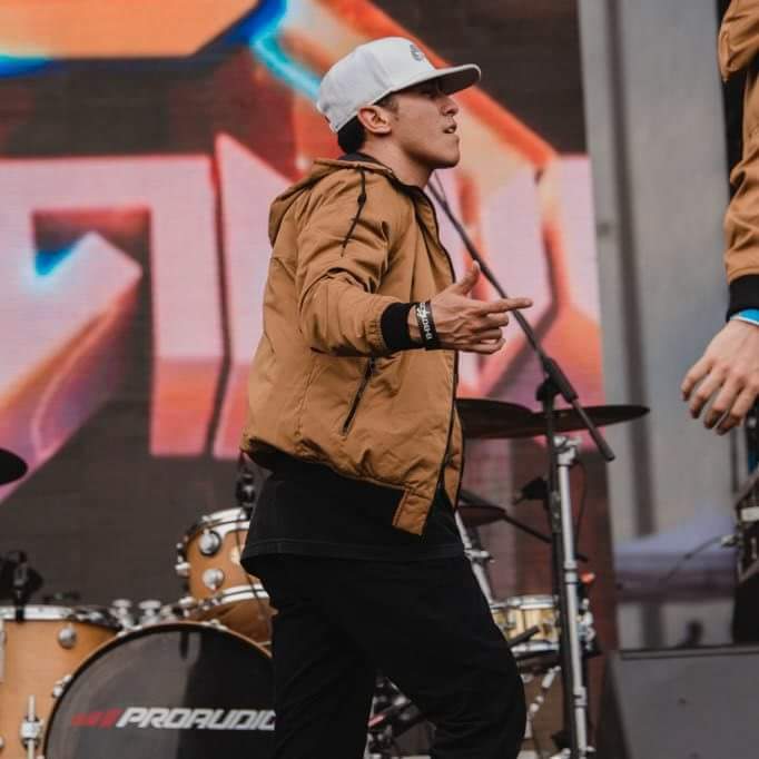 alanpacheko's tweet photo. Si quieren frenarme desgastaran sus balatas 🎤 #reydelpompeo #dance #bboy #kingwithoutcrown #urbanica https://t.co/98fnpO909x