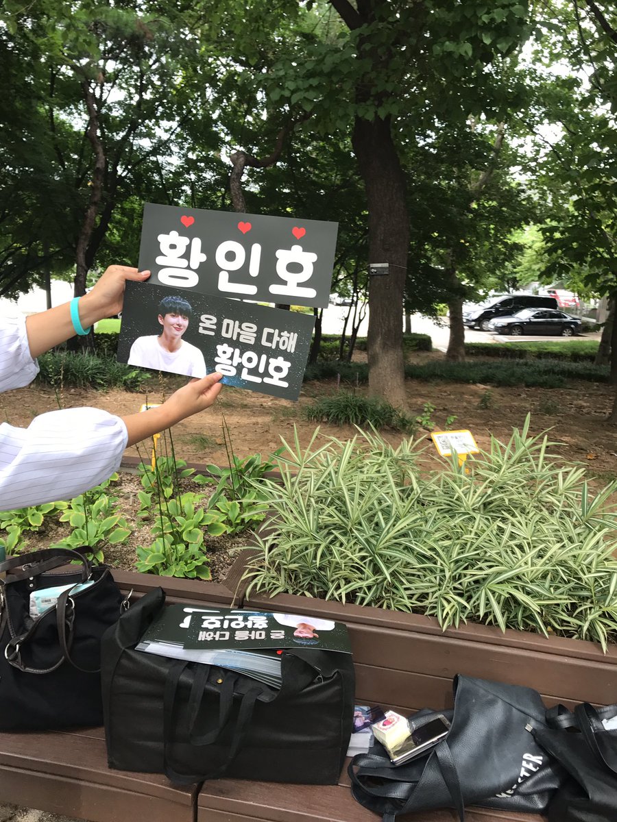 inhogall's tweet photo. 나눔 장소 변경되었습니다.
#소년24 #BOYS24 #少年24 #소년인호 #황인호 #인호 #インホ #inho https://t.co/0lWpv4EQE1