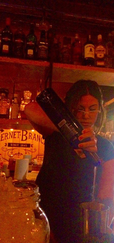 Hace poco mas de un año me encontraba con aquello en lo que iba a pensar todos los dias.#barmaid #Cocteles #rock #AmordelBueno