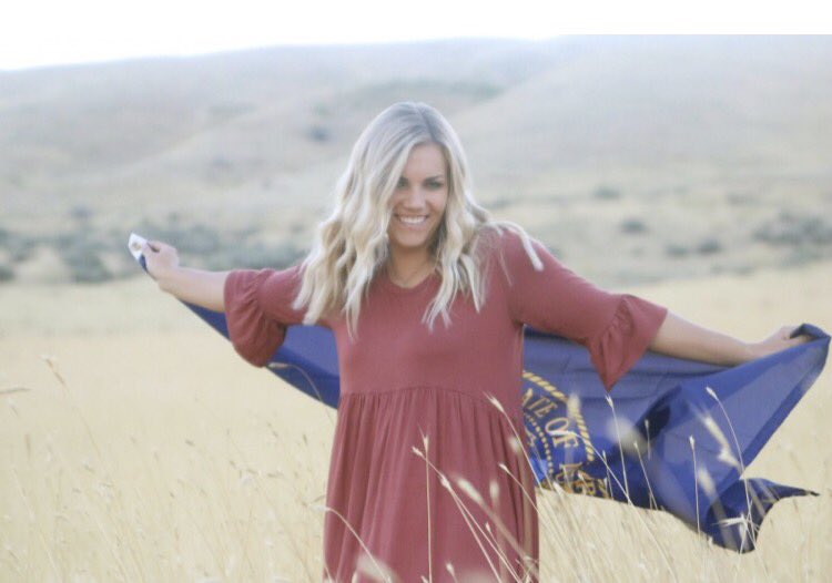mallorymerrill_'s tweet photo. okay i have THE MOST beautiful sister ever!!! https://t.co/9gnbS4KBAz