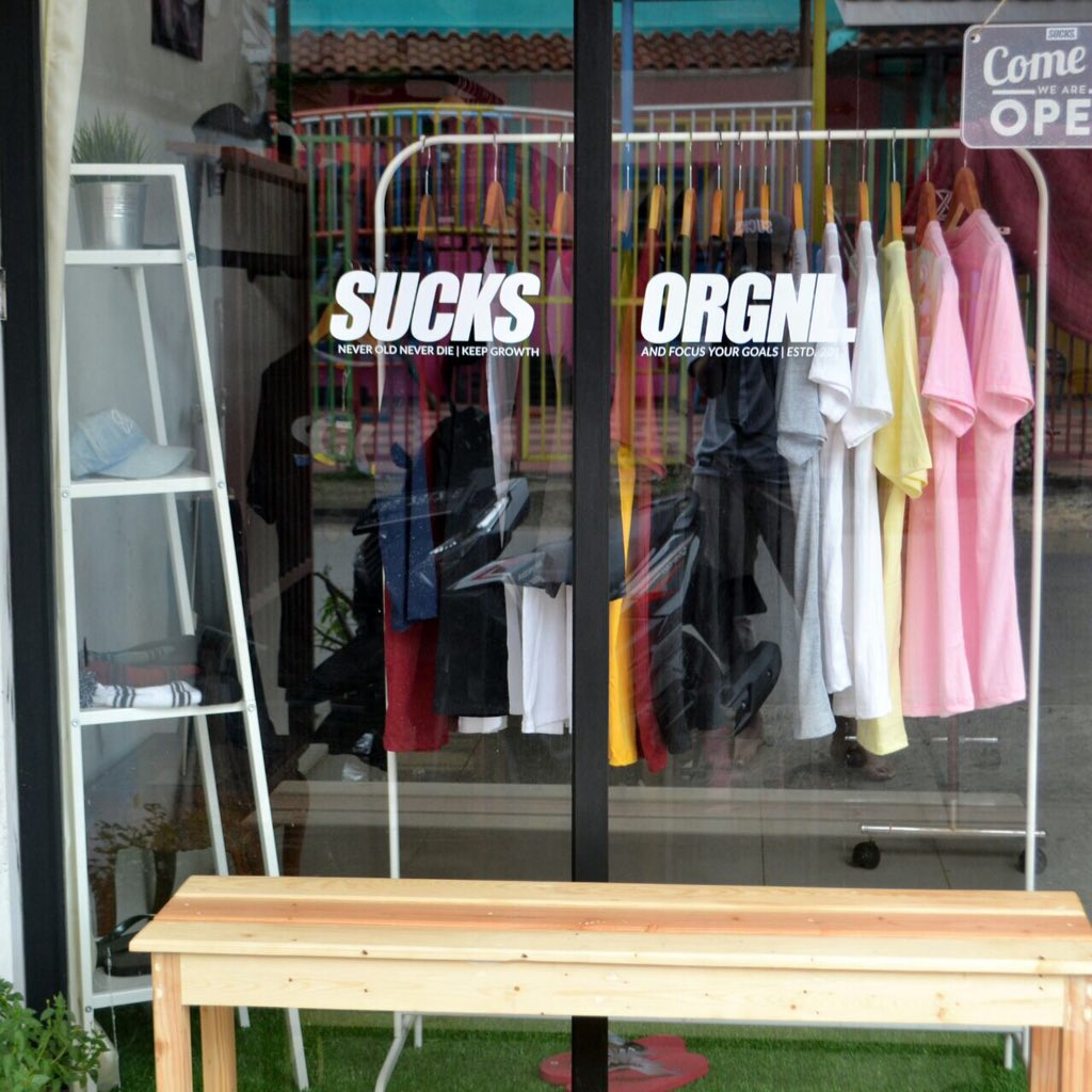 yuukk store buka dari jam 10.00 sampai 22.00 habiskan produk terbaru kami