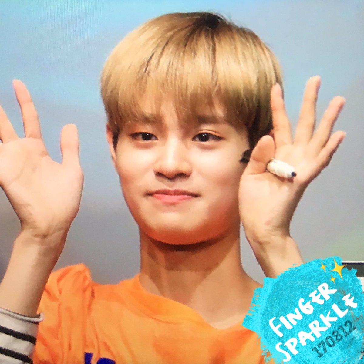 FingerSparkle's tweet photo. 170812 🐥 #WANNAONE #워너원 #이대휘 https://t.co/9tWtMZyqc9