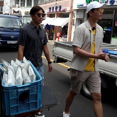 shinhwarm's tweet photo. Eric spotted out and about, filming 3MAD. 📷 ruthchiu

#SHINHWA 
#신화
#에릭
#ERICMUN https://t.co/VPrv0Lbqgq
