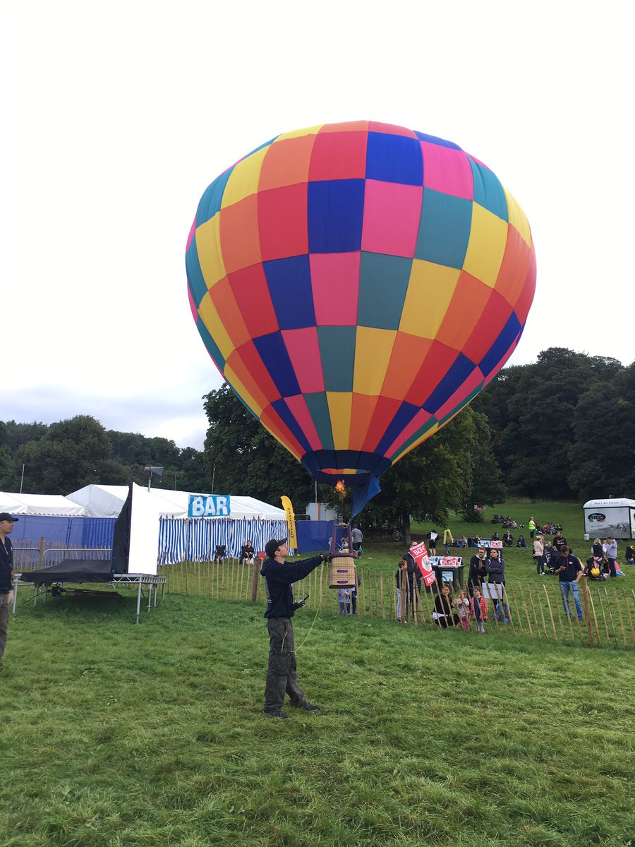 modelballoonsuk's tweet photo. @AmareloBalloon what a colourful sight on a Saturday morning! @bristolballoon #bristolballoonfiesta https://t.co/tCZjiwUhxO