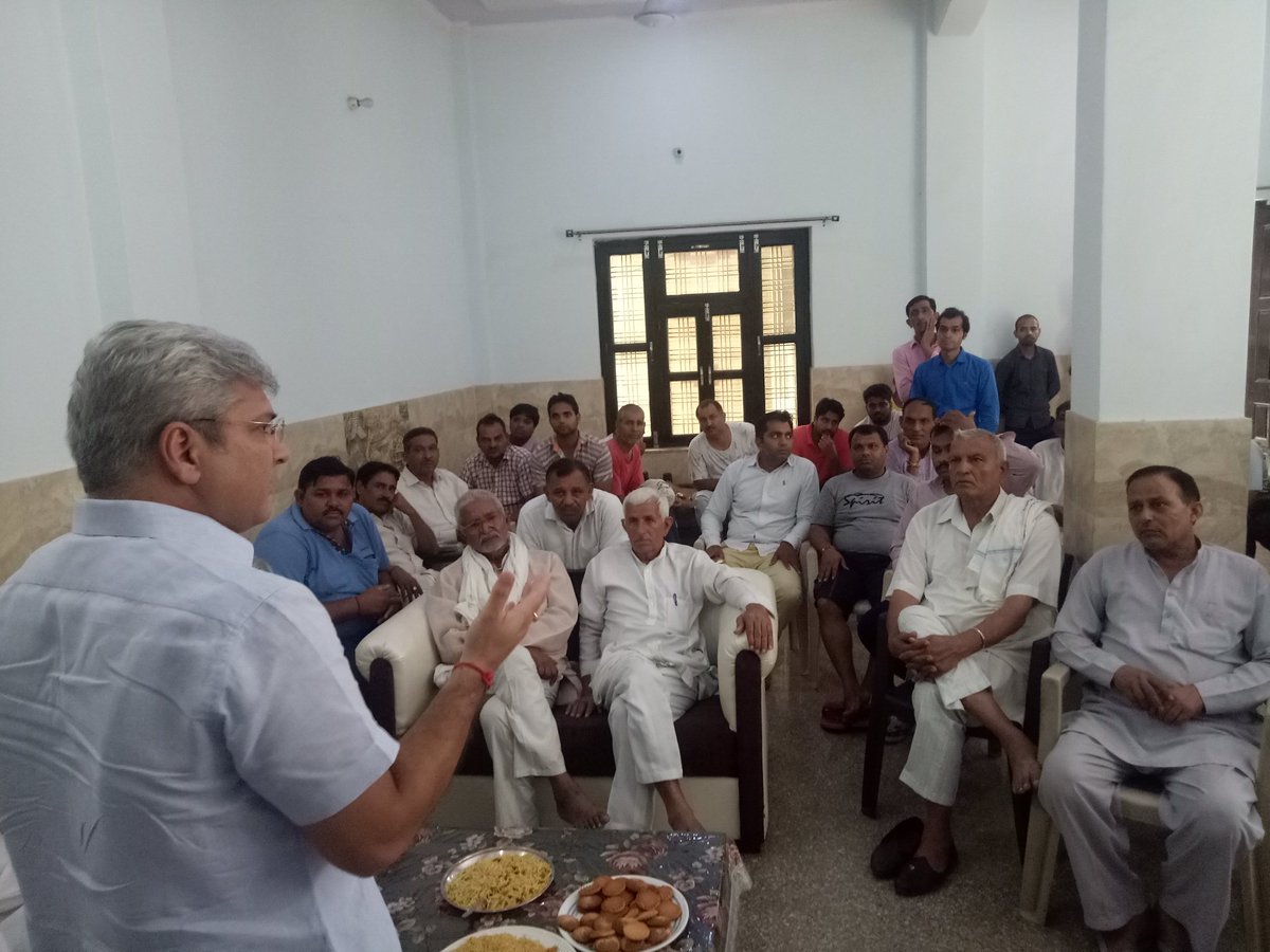 iamrsharma1986's tweet photo. बवाना विधानसभा उपचुनाव के लिए बवाना गावं में चुनाव प्रचार और लोगो से मिलकर उनकी समस्याओं का समाधान करते हुए @kgahlot 
@AamAadmiParty https://t.co/omP3ib6GiW