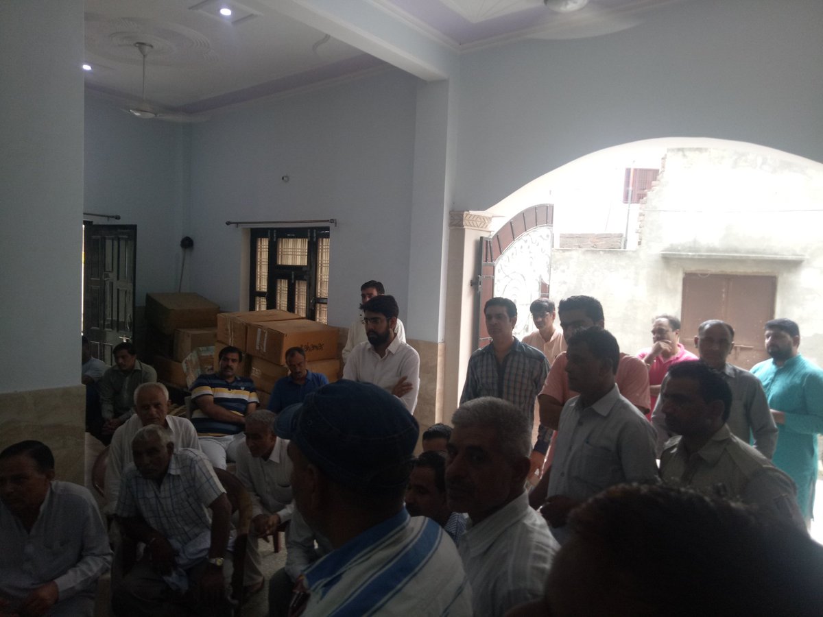 iamrsharma1986's tweet photo. बवाना विधानसभा उपचुनाव के लिए बवाना गावं में चुनाव प्रचार और लोगो से मिलकर उनकी समस्याओं का समाधान करते हुए @kgahlot 
@AamAadmiParty https://t.co/omP3ib6GiW