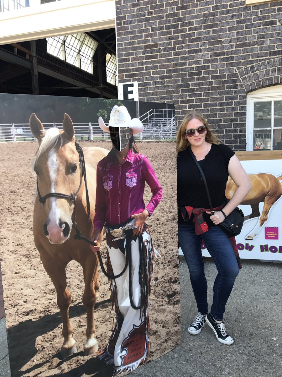 lauraehansen's tweet photo. YEEHAW @VicFaceHoles #IowaStateFair #HorseBarn https://t.co/g6HSWMABDu