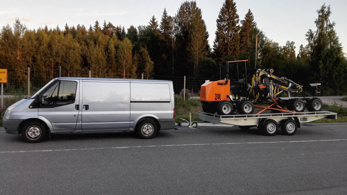 logbullet's tweet photo. #logbullet kävi näyttäytymässä jenkkapirtillä metsäiltamissa. Helppo keikka trailerin kanssa. https://t.co/NRK0pmoTYk