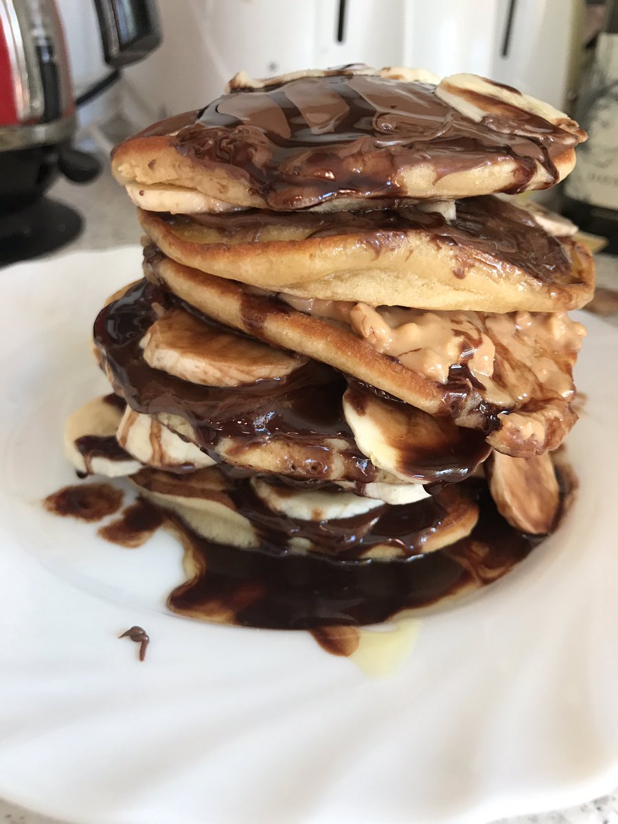 livelactosefree's tweet photo. Banana, peanut butter, and chocolate pancakes #livinglactosefree #dairyfree https://t.co/qURYuy4Ngi