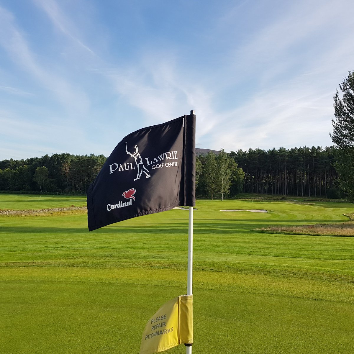 inchmarlogolf's tweet photo. Beautiful sunshine in between showers this afternoon. Tee times are still available. To book please call 01330 827080 #QueensCourse #9holes https://t.co/qDx719PVZw