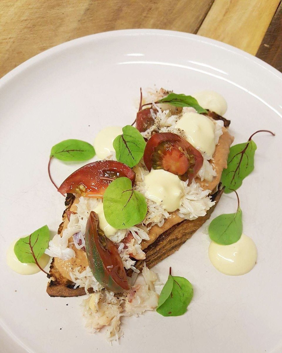 rumourtotnes's tweet photo. Salcombe crab on sourdough, heirloom tomatoes, lemon mayo #rumourtotnes #rumourwinebar #favisofsalcombe #Devon #devonfood https://t.co/W0enV51m69