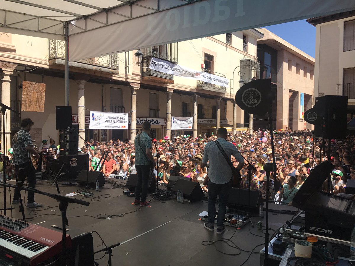 . <a href="/somosembusteros/">Embusteros</a> haciendo bailar a la Plaza del Trigo #EscenarioRadio3