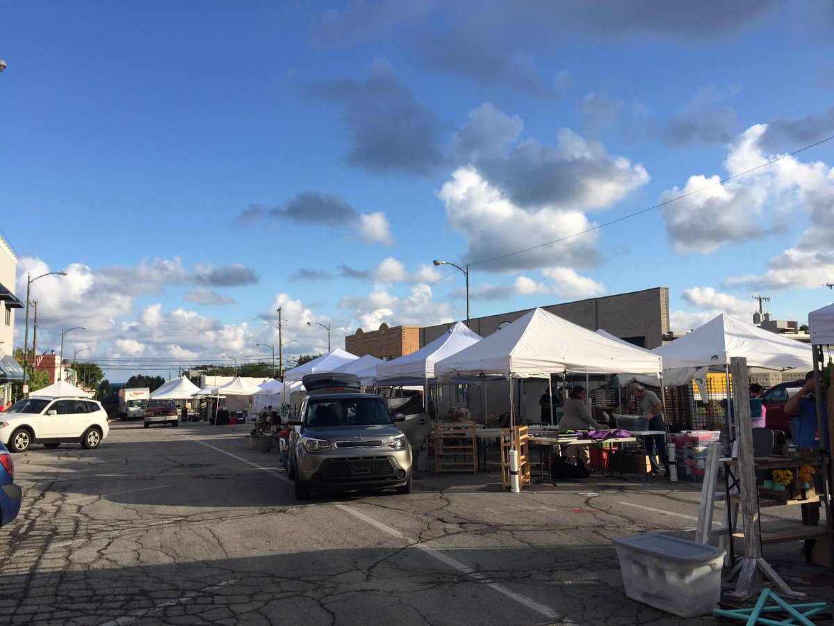 CTInvestigates's tweet image. Vendors are setting up now for @NewBuff'S Ship &amp;amp; Shore Festival! I'll talk with one on @WSBT at 8:40