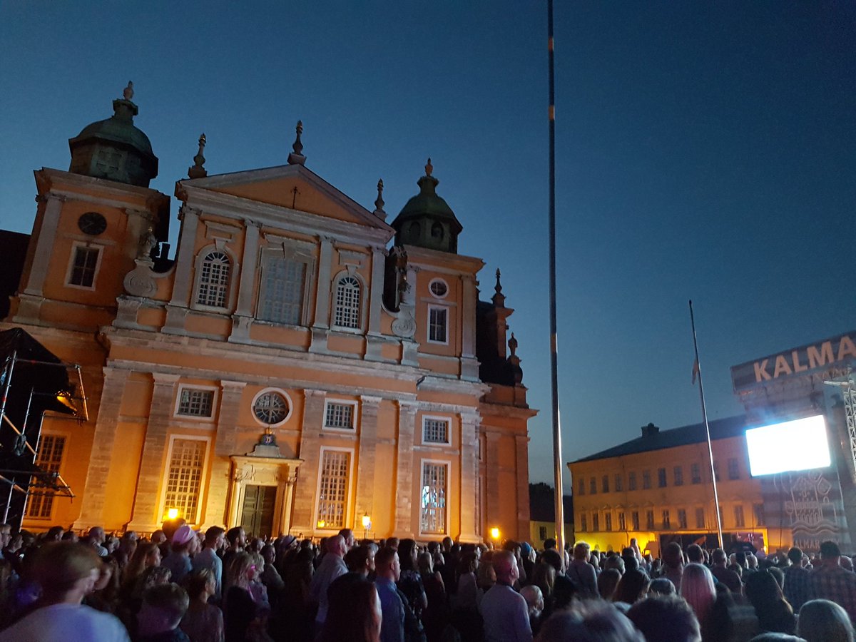 DrLexie's tweet photo. Kalmar domkyrka goes 🤘 #Kalmar #Åretssommarstad2017 #Stadsfest https://t.co/onpXAgNvls