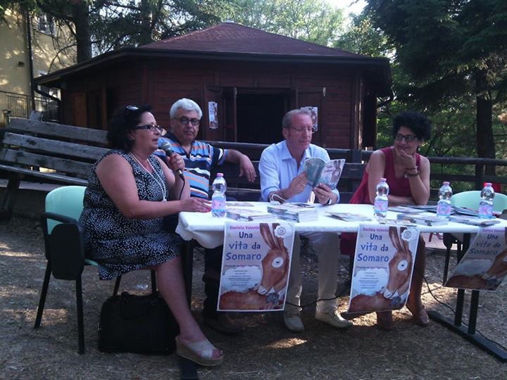 CoccoleBooks's tweet photo. A #castelsilano per parlare di asinelli e lentezza, per raccontare che editoria vuol dire anche azione politica #asini #tempolento https://t.co/ye5meweKco