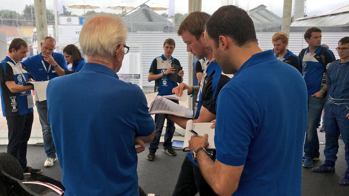 EcurieAix's tweet image. Conducting our #CostReport right after the #EngineeringDesignEvent! #FSG2017