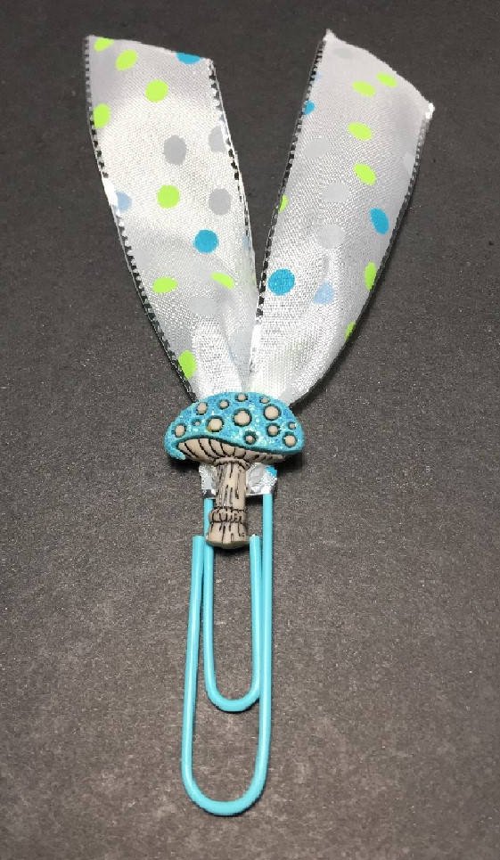 paperbaubles's tweet photo. Groovy Mushroom Paperclip https://t.co/Hm82IqnUAe #JennysPaperBaubles #Etsy #Aqua https://t.co/CEq5ojZC0C