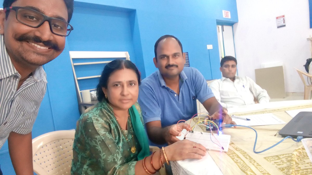 ATLJodhpur's tweet photo. #UnboxDesignThinking #NITIAayog #AIMToInnovate @ibm_in @AIMtoInnovate With a focus on #climatechange, #teachers at the #ATLworkshop. https://t.co/1AjbxGD4pG
