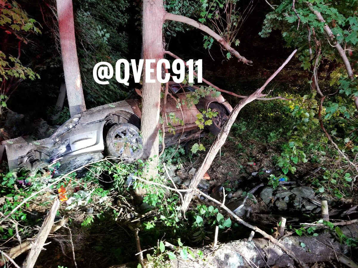QVEC911's tweet photo. **Overnight - 01:32 hrs** KILLINGLY     #VehicleCrash      300 Lake Rd.      NO Injuries      **Cleared - 02:16 hrs**  #CTNews https://t.co/LMIICDeEuy