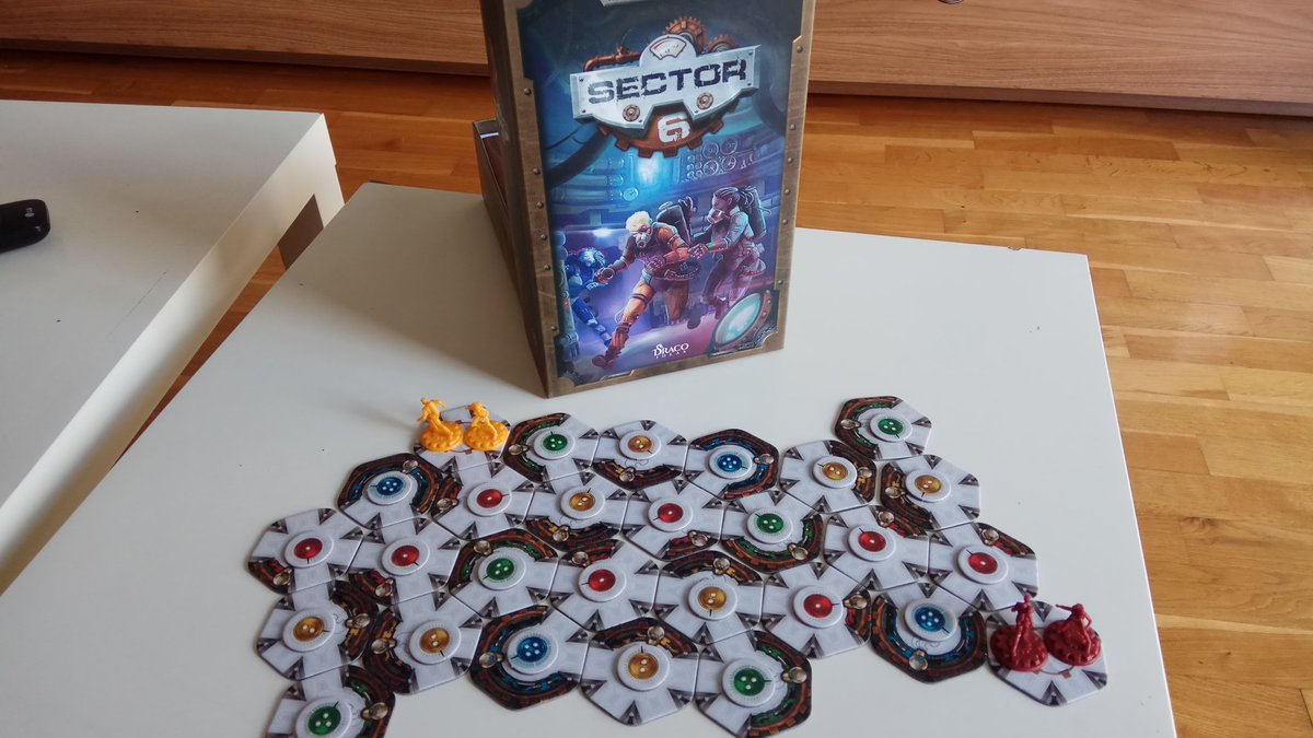 WAH_Studio's tweet photo. Primera partida con el ejemplar de muestra de sector 6 de @DracoIdeas https://t.co/Ab6FY5JdDj