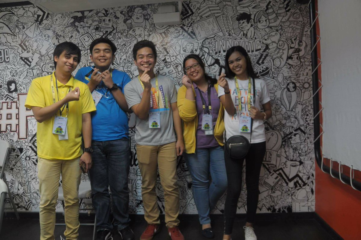 DEVCONPH's tweet image. The awesome volunteers of #ReactJSCodeCamp! #DevConPH