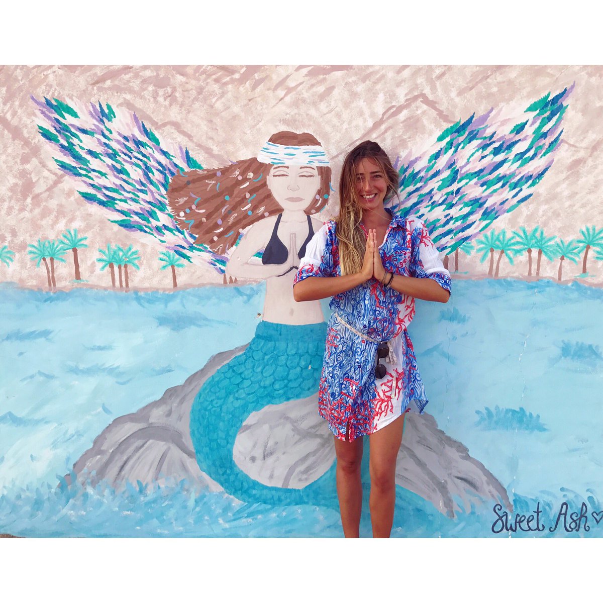 sahikaercumen's tweet photo. I must be a mermaid. I have no fear of depths and a great fear of shallow living 💙🐬 #mermaid https://t.co/RDQZI2Afi7